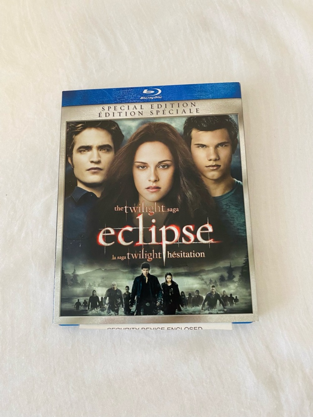 The Twilight Saga: Eclipse Blu-ray - Blue & Black Cover, FREE with Purchase! 🛍️🤩